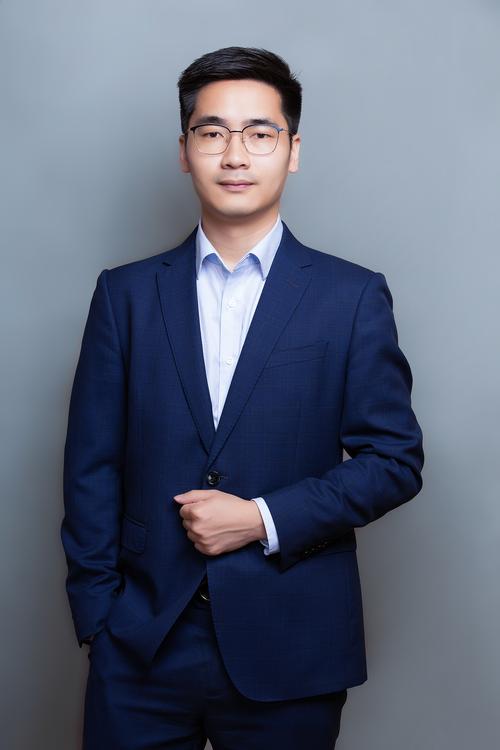 秦予白 灯光与摄影艺术负责人